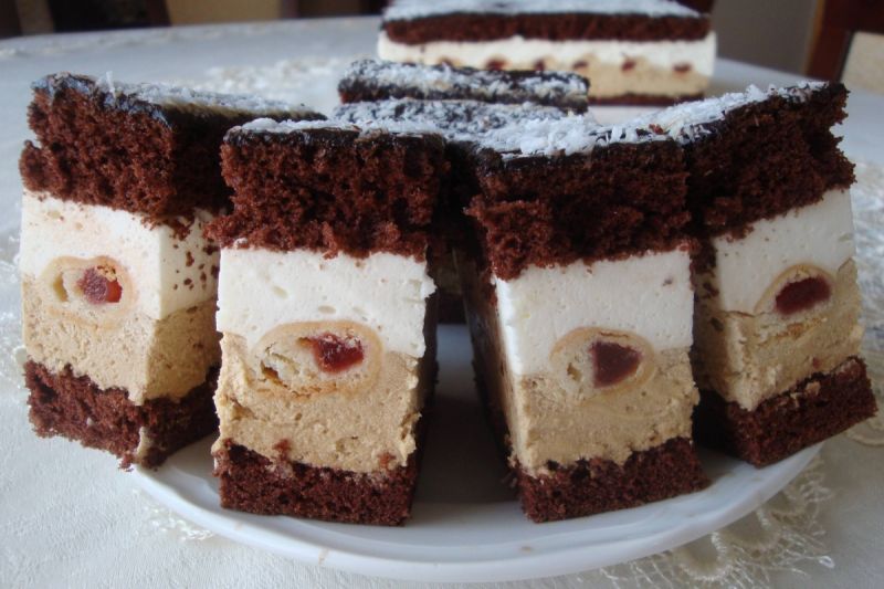 Ciasto z drożdżowymi wałeczkami