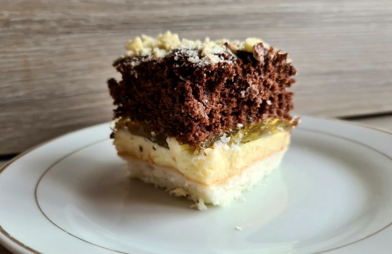 Ciasto z galaretką i kremem budyniowym