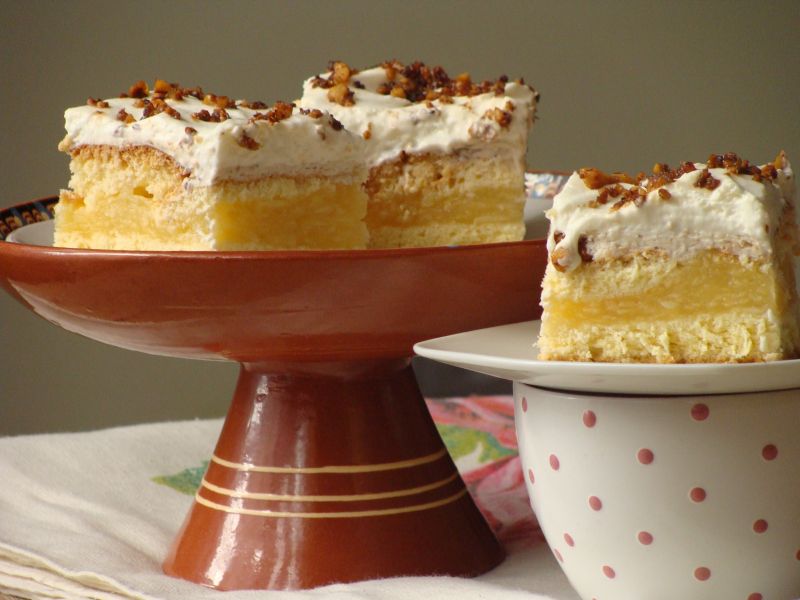 Ciasto z jabłkami i krokantem orzechowym Ciasto z jabłkami i krokantem orzechowym