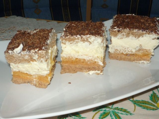 Ciasto z jabłkami i masą  Ciasto z jabłkami i masą