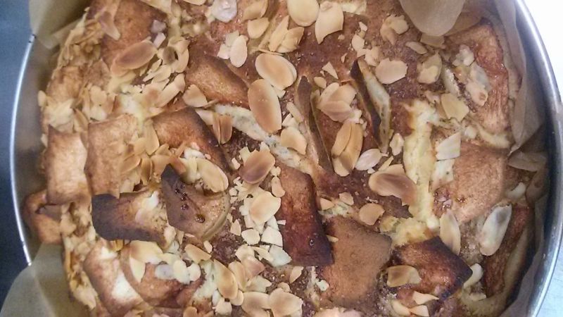 Ciasto z jabłkami i płatkami migdałów