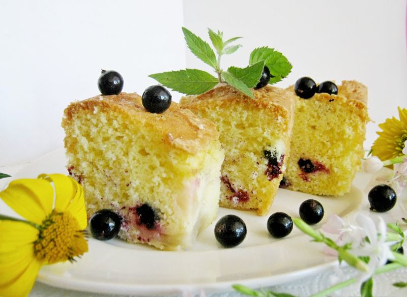 Ciasto z jabłkiem i borówką