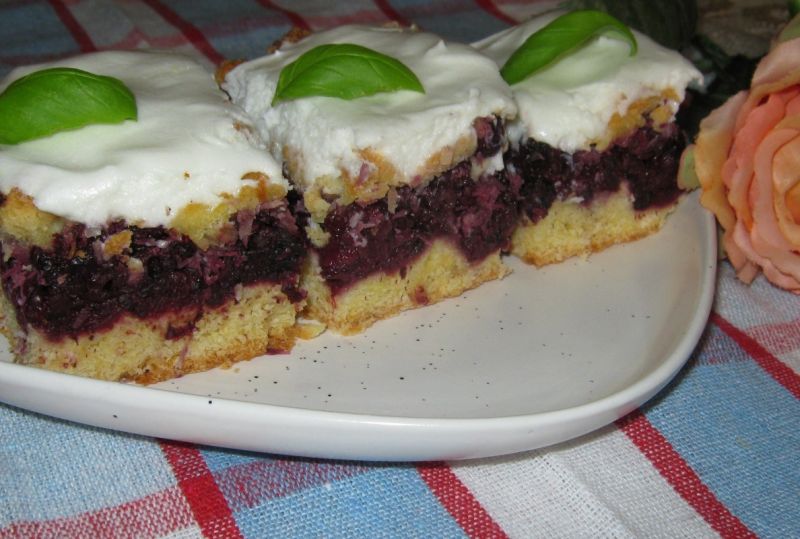Ciasto z jeżynami i śmietaną Ciasto z jeżynami i śmietaną