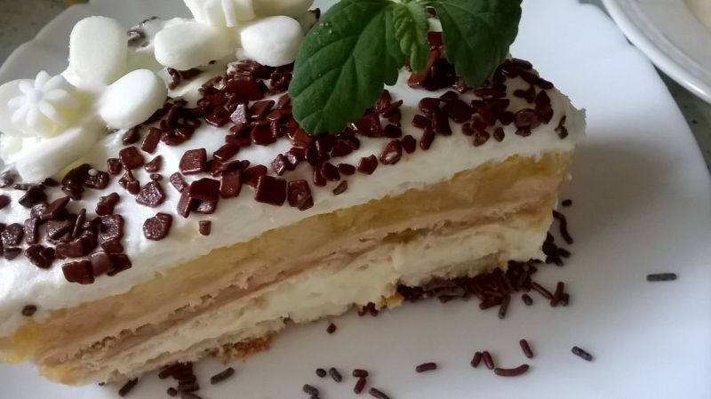 Ciasto z kajmakiem , jabłkami i  galaretką Ciasto z kajmakiem , jabłkami i  galaretką
