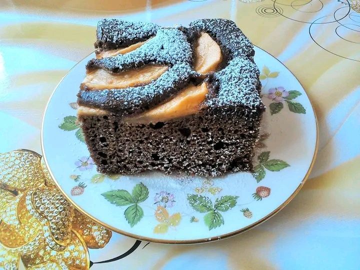 Ciasto z kakao i jabłkami