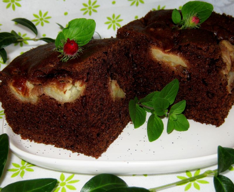 Ciasto z kakao, jabłkami i piernikową nutką