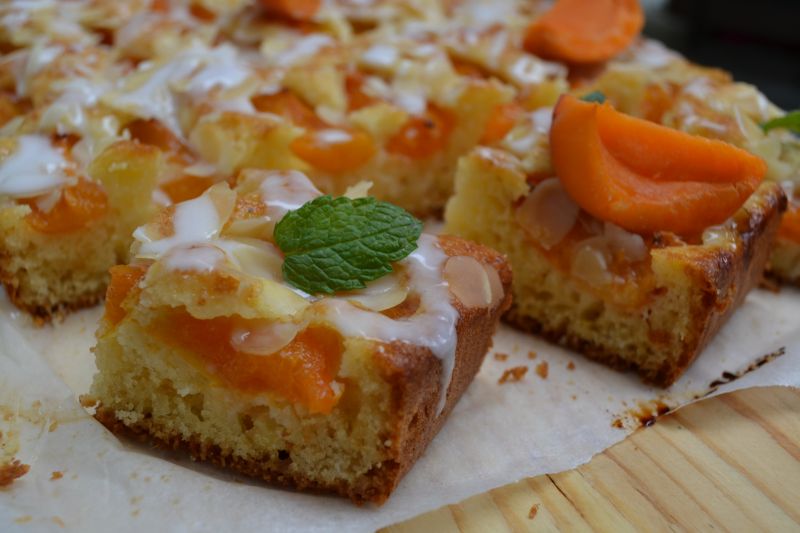 Ciasto z kaszą manną i morelami Ciasto z kaszą manną i morelami