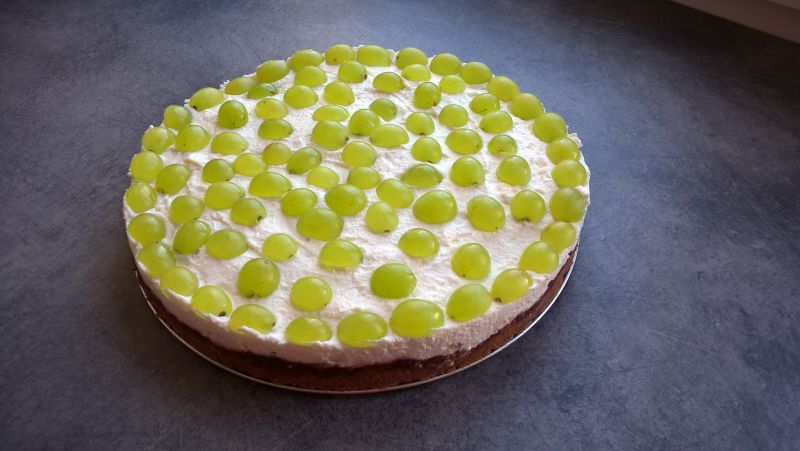 Ciasto z kaszy manny z mascarpone i winogronami Ciasto z kaszy manny z mascarpone i winogronami