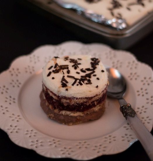 Ciasto z kremem budyniowym i galaretką Ciasto z kremem budyniowym i galaretką