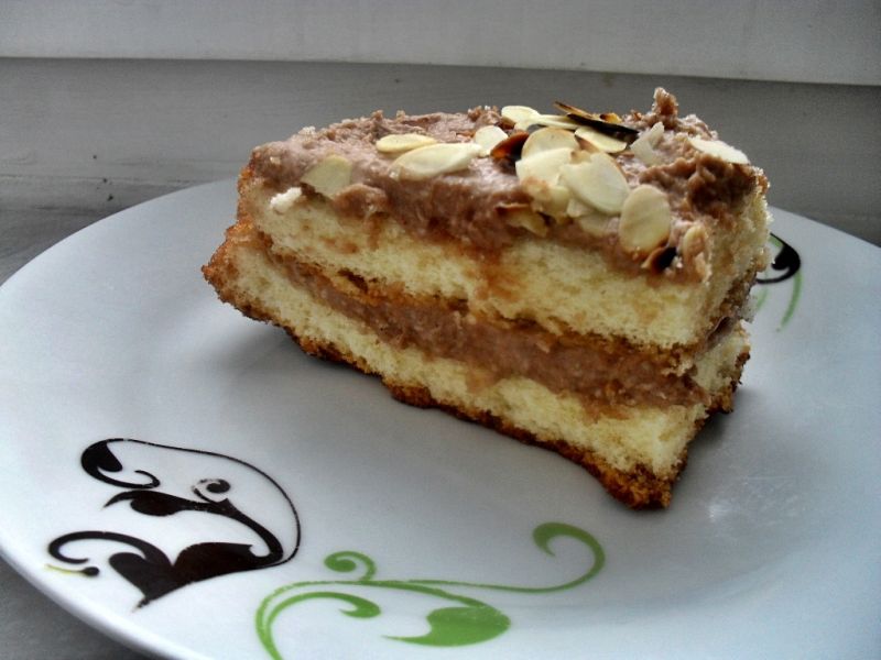 Ciasto z kremem chałwowym Ciasto z kremem chałwowym