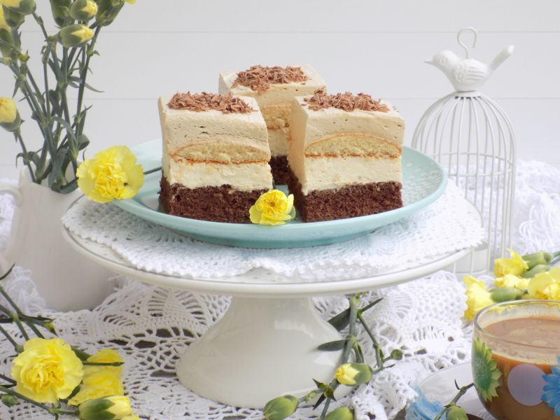 Ciasto z kremem chałwowym i kawową pianką 