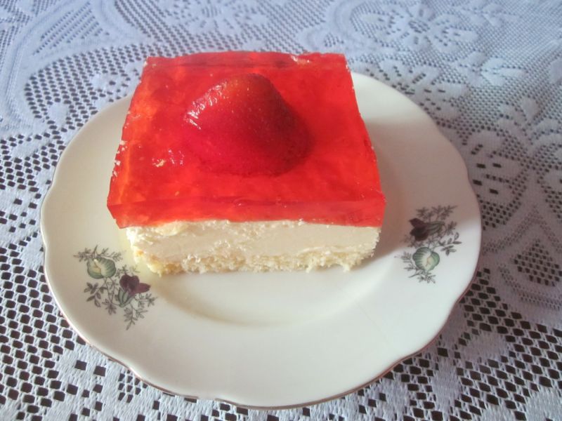 Ciasto z kremem i truskawkami Ciasto z kremem i truskawkami