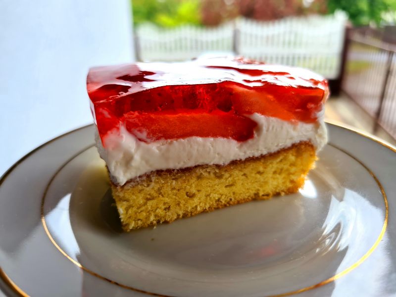 Ciasto z kremem i truskawkami Ciasto z kremem i truskawkami