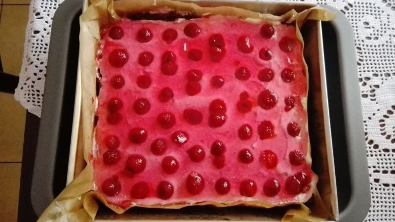 Ciasto z kremem karpatkowym i malinami  Ciasto z kremem karpatkowym i malinami