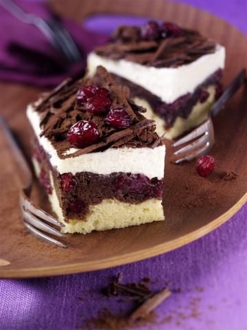 Ciasto z kremem waniliowym i żurawinami