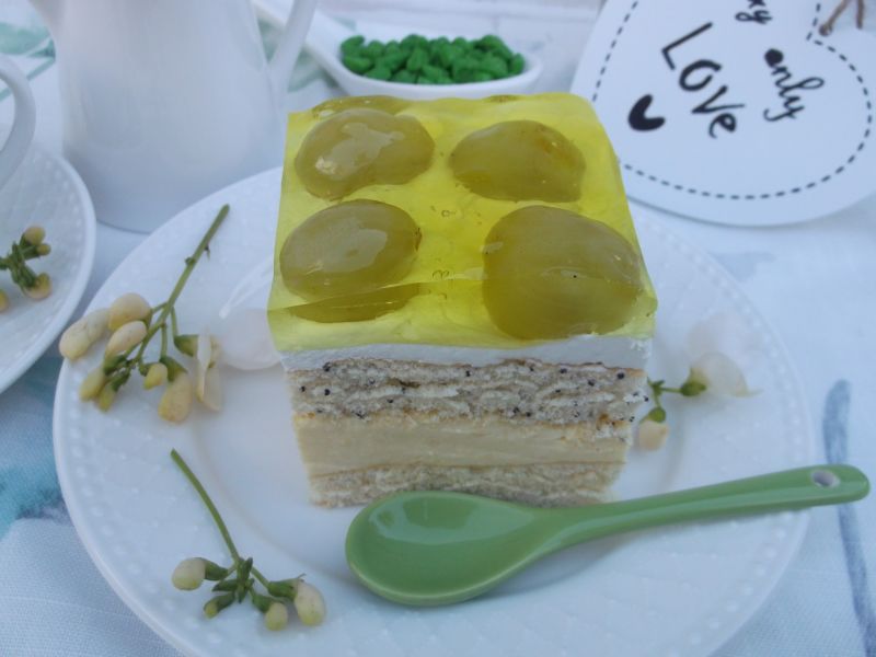 Ciasto z kremem, winogronem i galaretką Ciasto z kremem, winogronem i galaretką