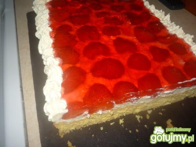 Ciasto z kremówką i truskawkami Ciasto z kremówką i truskawkami