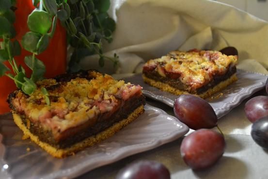 Ciasto z makiem i śliwkami Ciasto z makiem i śliwkami