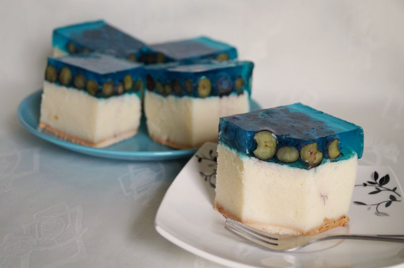 Ciasto z manna i borówkami