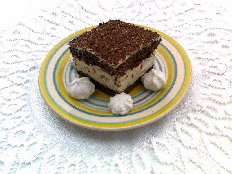 Ciasto z masą chałwową i bezami Ciasto z masą chałwową i bezami