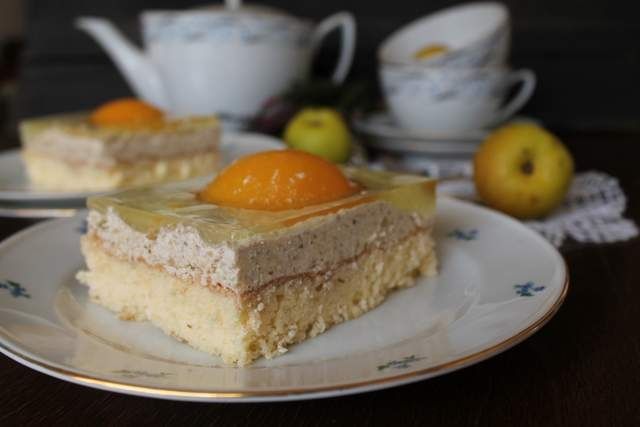 Ciasto z masą orzechową i galaretką