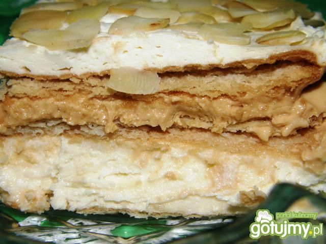 Ciasto z migdałami i bitą śmietaną      