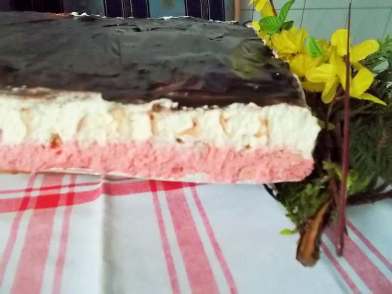 Ciasto z musem truskawkowym