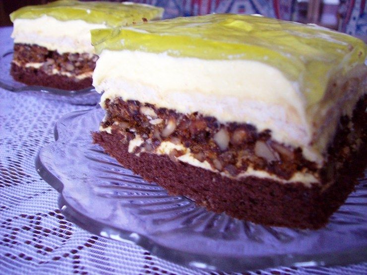 Ciasto z orzechową niespodzianką Ciasto z orzechową niespodzianką