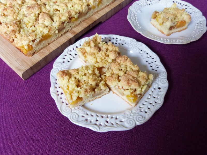 Ciasto z owocami i kruszonką Ciasto z owocami i kruszonką