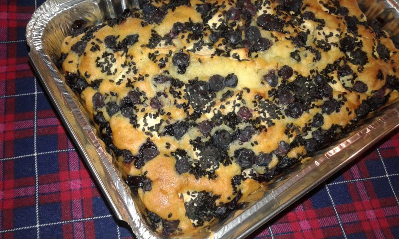 Ciasto z owocami pod czarnym sezamem Ciasto z owocami pod czarnym sezamem