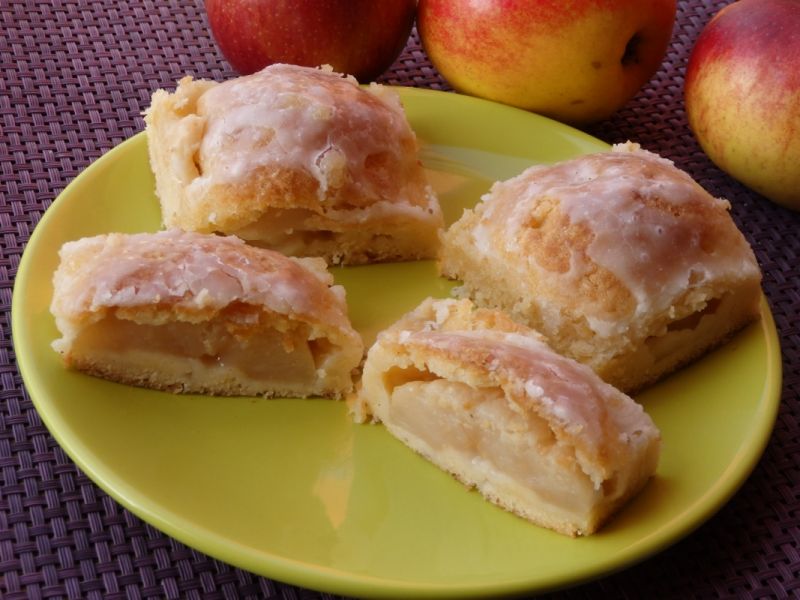 Ciasto z połówkami jabłek