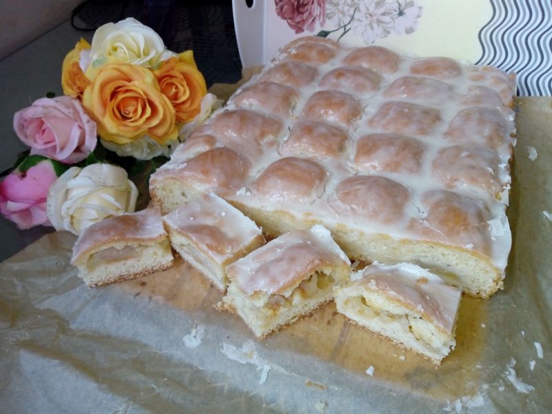 Ciasto z połówkami jabłek 