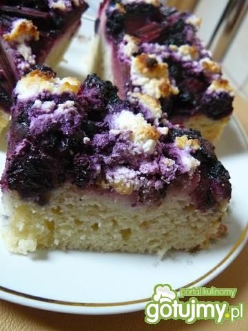 Ciasto z rabarbarem i borówkami. Ciasto z rabarbarem i borówkami.