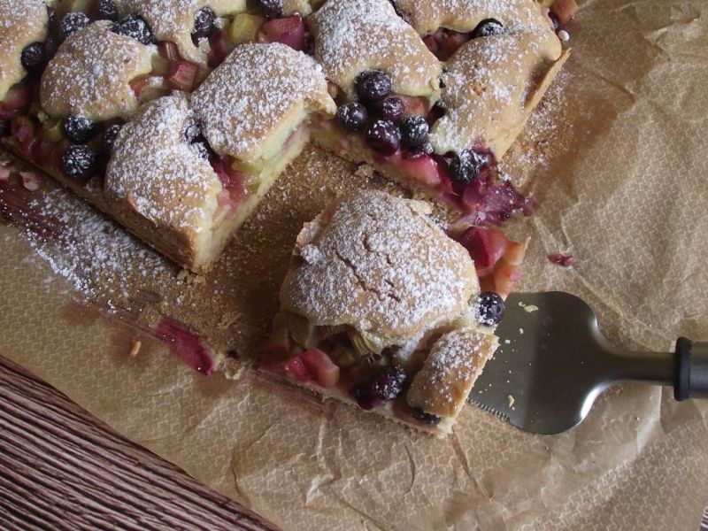 Ciasto z rabarbarem i borówkami