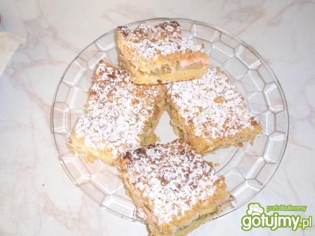 Ciasto z rabarbarem i kruszonką.