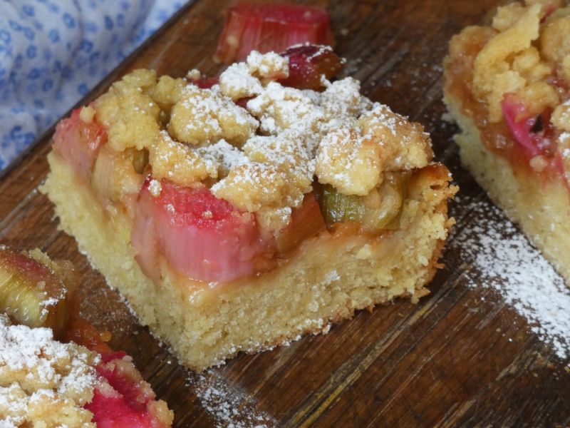 Ciasto z rabarbarem i kruszonką