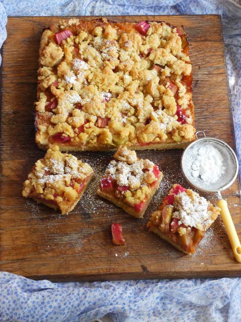 Ciasto z rabarbarem i kruszonką