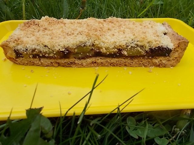 Ciasto z rabarbarem i migdałową kruszonką Ciasto z rabarbarem i migdałową kruszonką