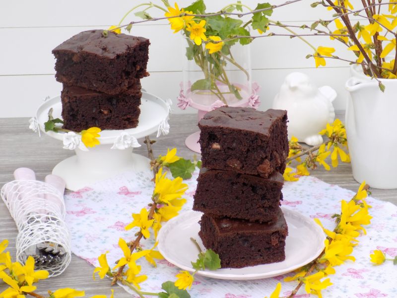 Ciasto z rodzynkami i kawałkami czekolady