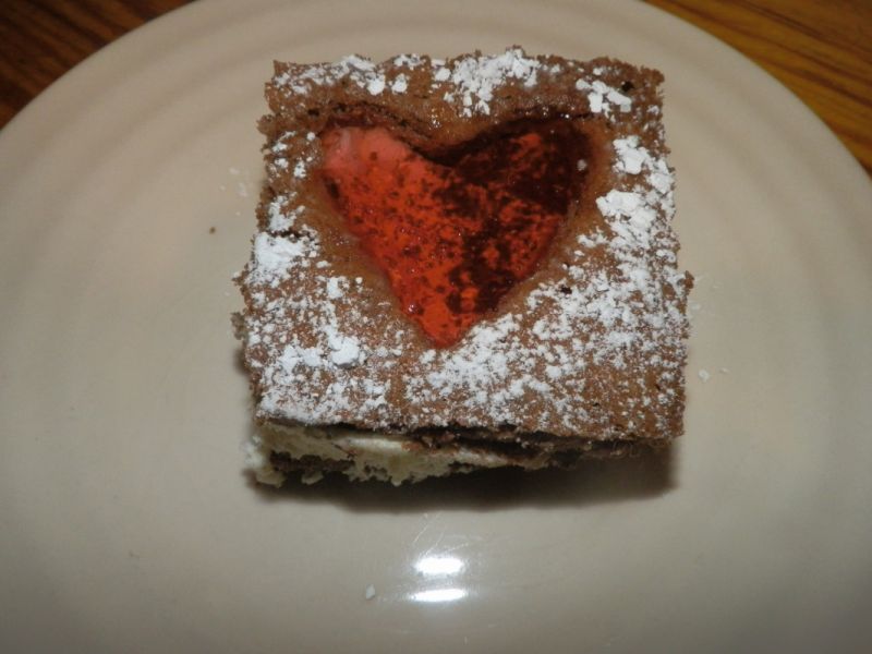 Ciasto z serduszkowym okienkiem Ciasto z serduszkowym okienkiem