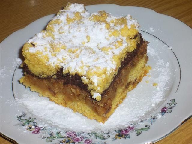 Ciasto z tartymi antonówkami i czekoladą