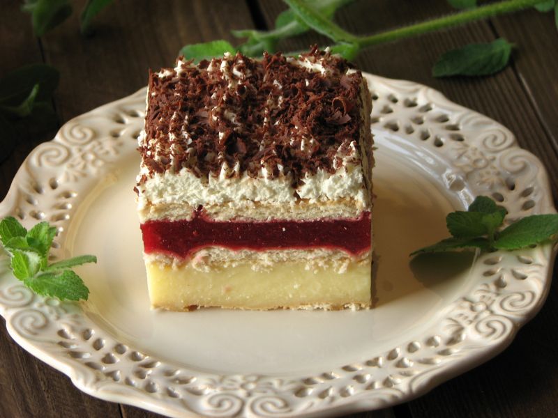 Ciasto z truskawkami bez pieczenia Ciasto z truskawkami bez pieczenia