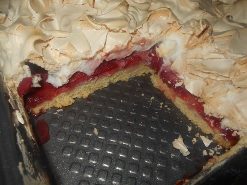 Ciasto z truskawkami i bezą Ciasto z truskawkami i bezą
