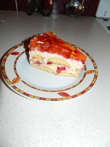 Ciasto z truskawkami i masą bez pieczenia