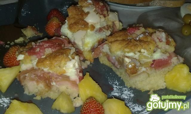 Ciasto z truskawkami i rabarbarem