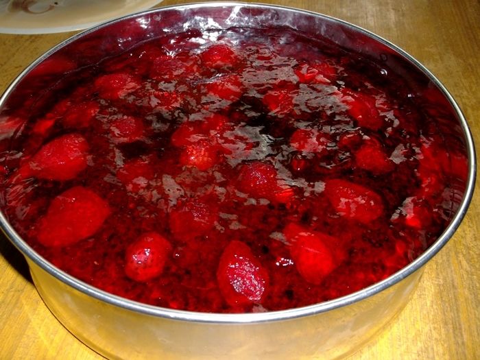 Ciasto z truskawkami pod galaretką