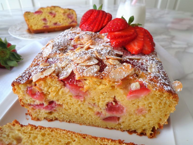 Ciasto z truskawkami, ricottą i migdałami