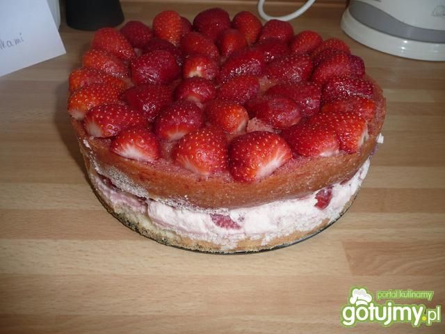 Ciasto z truskawkowym mleczną pianką Ciasto z truskawkowym mleczną pianką