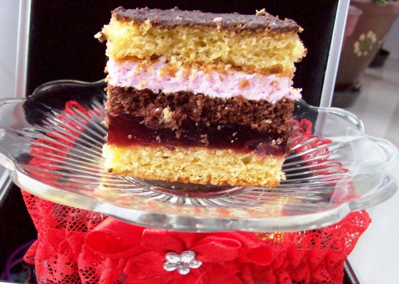 Ciasto z wiśniami i śnieżką Ciasto z wiśniami i śnieżką