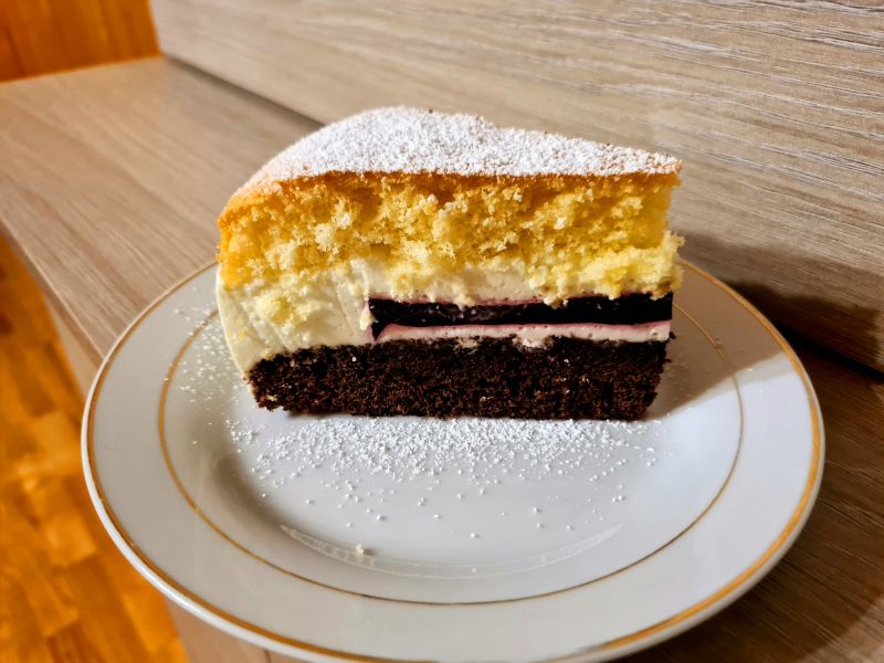 Ciasto z wkładką z żeli borówkowej